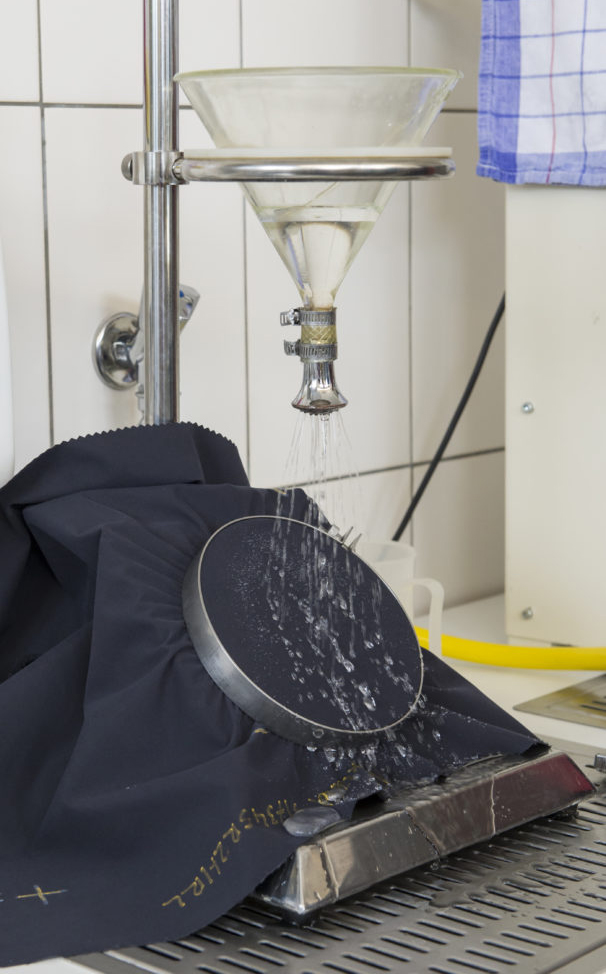 Der Wassersäulentest im VAUDE Testcenter