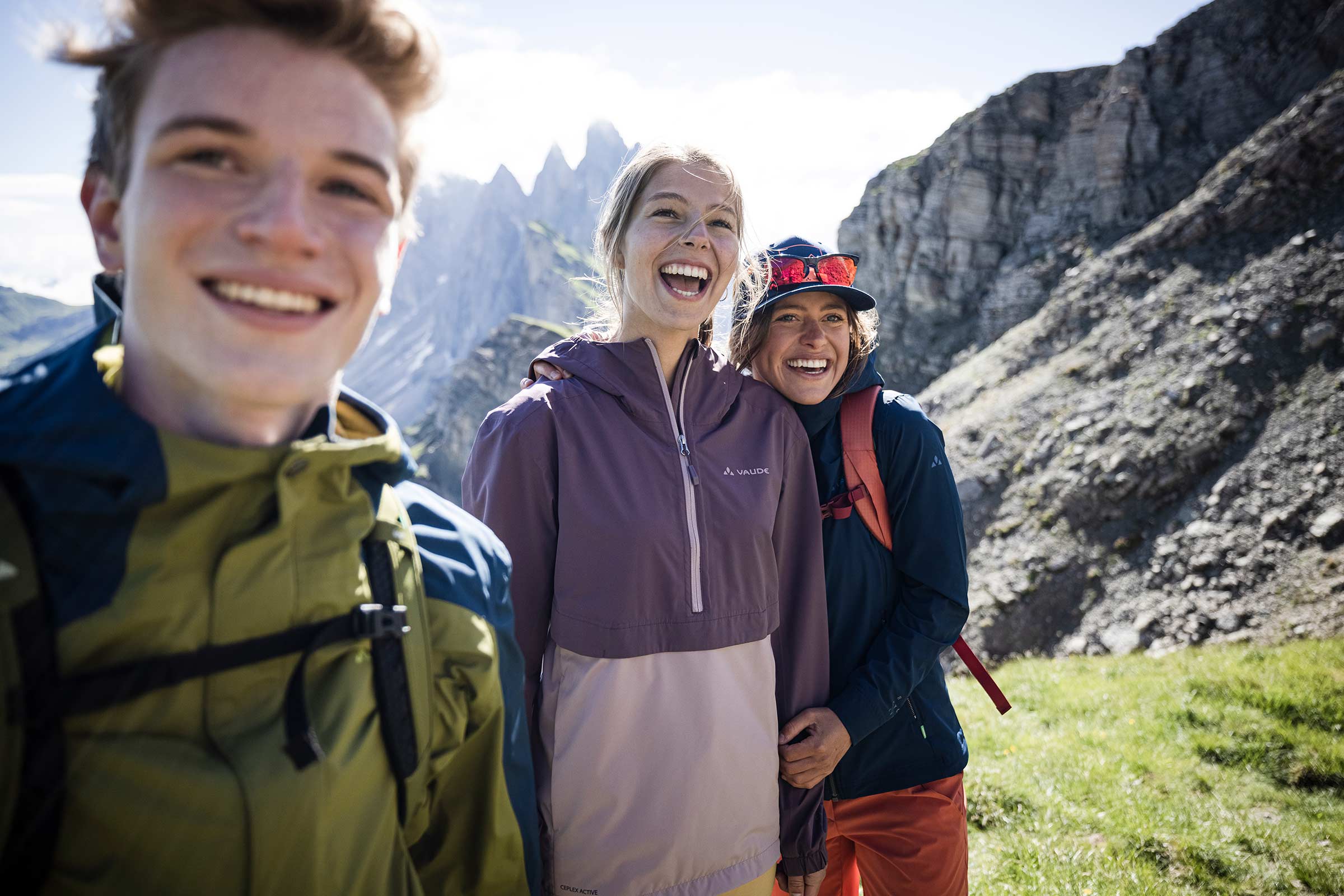 Drei Jugendliche in VAUDE Outdoorbekleidung